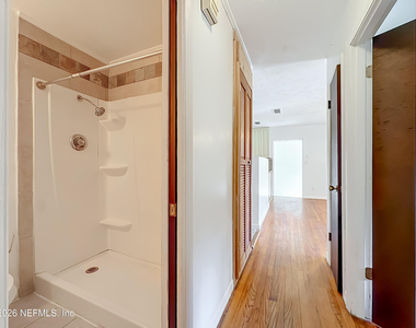 101 S Oakridge Avenue - Photo Thumbnail 8