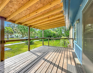 101 S Oakridge Avenue - Photo Thumbnail 2