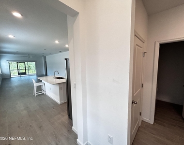 23 Lake Sinclair Street - Photo Thumbnail 5
