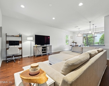 13964 Berryview Road - Photo Thumbnail 9
