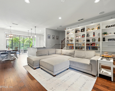 13964 Berryview Road - Photo Thumbnail 6