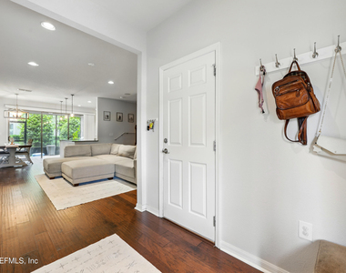 13964 Berryview Road - Photo Thumbnail 3