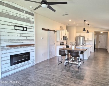 2537 Oak Stream Drive - Photo Thumbnail 2