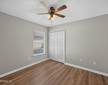 9256 Dale View Lane W - Photo Thumbnail 20