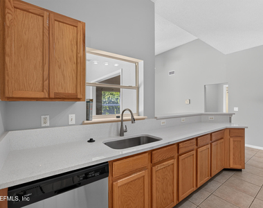 9256 Dale View Lane W - Photo Thumbnail 8