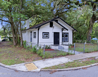 357 Crystal Street - Photo Thumbnail 2