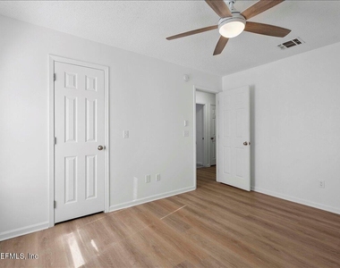 4470 Carriage Crossing Drive - Photo Thumbnail 15