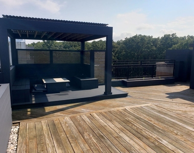 6423 W Touhy Avenue - Photo Thumbnail 4