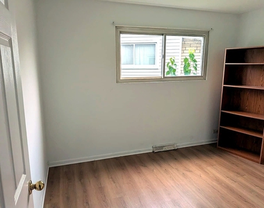 386 Dover Drive - Photo Thumbnail 11