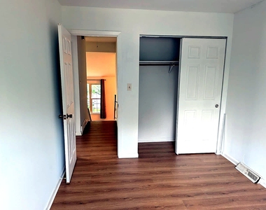 386 Dover Drive - Photo Thumbnail 12