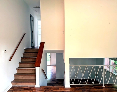386 Dover Drive - Photo Thumbnail 15