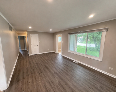 103 Shabbona Drive - Photo Thumbnail 2