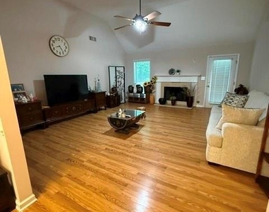 644 Laufin Court - Photo Thumbnail 6
