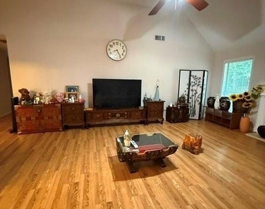 644 Laufin Court - Photo Thumbnail 3