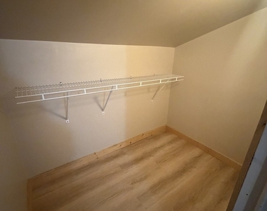 690 W Judson Street - Photo Thumbnail 5