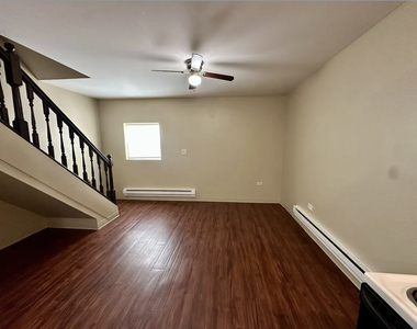 690 W Judson Street - Photo Thumbnail 2