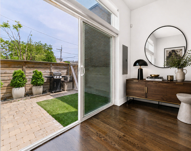 1849 N Saint Louis Avenue - Photo Thumbnail 5