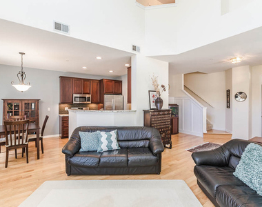 1029 Enfield Drive - Photo Thumbnail 11