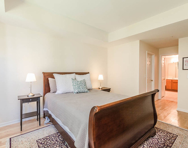 1029 Enfield Drive - Photo Thumbnail 4