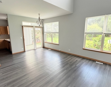 2209 Sunrise Circle - Photo Thumbnail 2