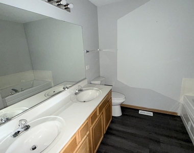 2209 Sunrise Circle - Photo Thumbnail 10