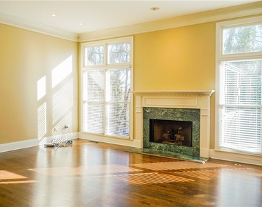 1127 Ashton Bluff Drive Ne - Photo Thumbnail 5