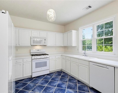 490 Chippenham Court - Photo Thumbnail 17