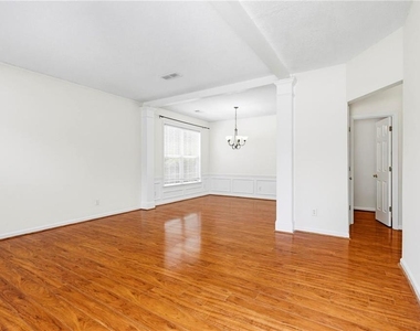 490 Chippenham Court - Photo Thumbnail 5