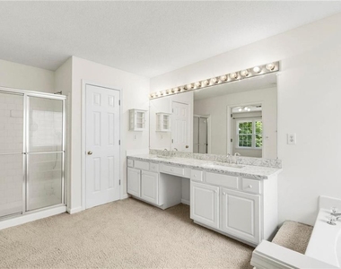 490 Chippenham Court - Photo Thumbnail 23