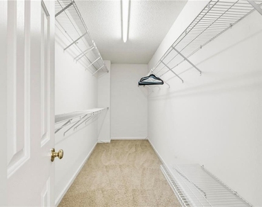 490 Chippenham Court - Photo Thumbnail 24