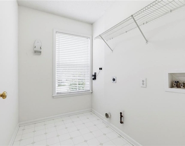 490 Chippenham Court - Photo Thumbnail 31