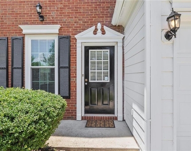 490 Chippenham Court - Photo Thumbnail 2