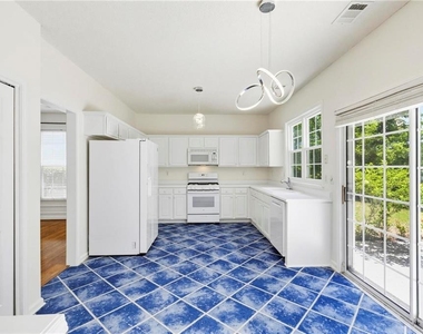 490 Chippenham Court - Photo Thumbnail 14