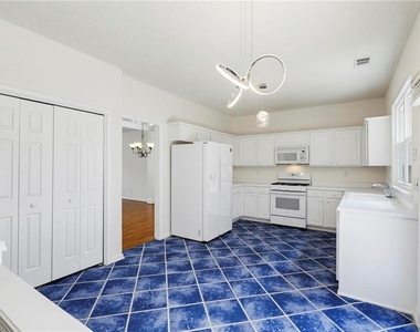 490 Chippenham Court - Photo Thumbnail 16