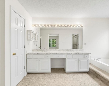 490 Chippenham Court - Photo Thumbnail 22