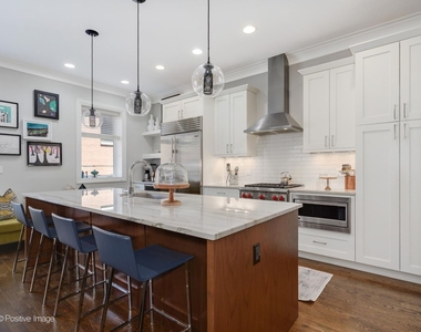 1046 W Altgeld Street - Photo Thumbnail 3