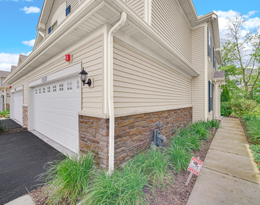 1537 Kraft Avenue - Photo Thumbnail 3