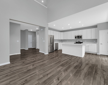 1537 Kraft Avenue - Photo Thumbnail 5