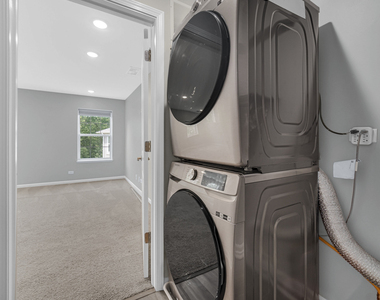 1537 Kraft Avenue - Photo Thumbnail 13