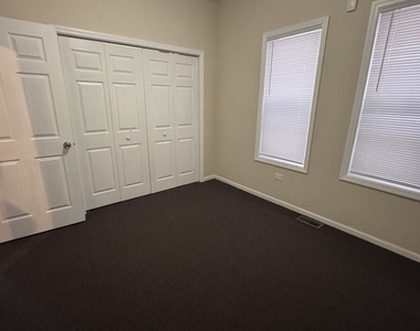 1251 N Springfield Avenue - Photo Thumbnail 5