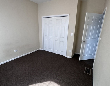 1251 N Springfield Avenue - Photo Thumbnail 3