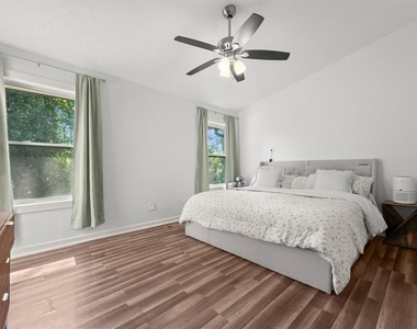 6338 Stablewood Way - Photo Thumbnail 12