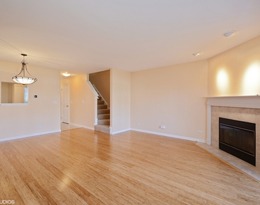 1560 N Saint Marks Place - Photo Thumbnail 2