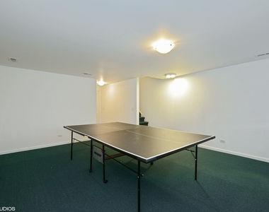 1560 N Saint Marks Place - Photo Thumbnail 9