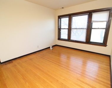 1728 W Juneway Terrace - Photo Thumbnail 2