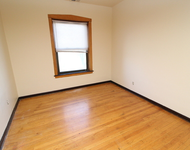 1728 W Juneway Terrace - Photo Thumbnail 3