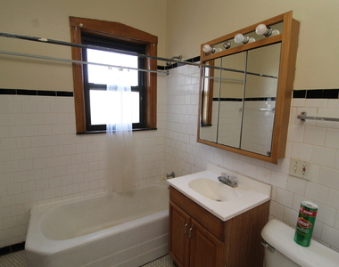 1728 W Juneway Terrace - Photo Thumbnail 4