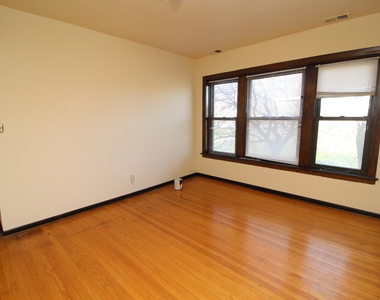 1728 W Juneway Terrace - Photo Thumbnail 9