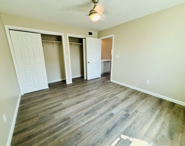 100 W Superior Street - Photo Thumbnail 8
