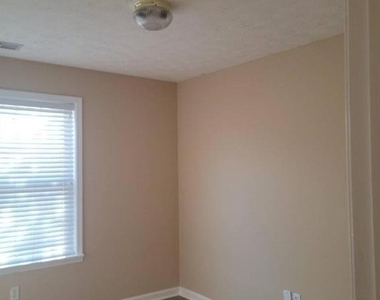 2777 Green Estates Drive - Photo Thumbnail 16